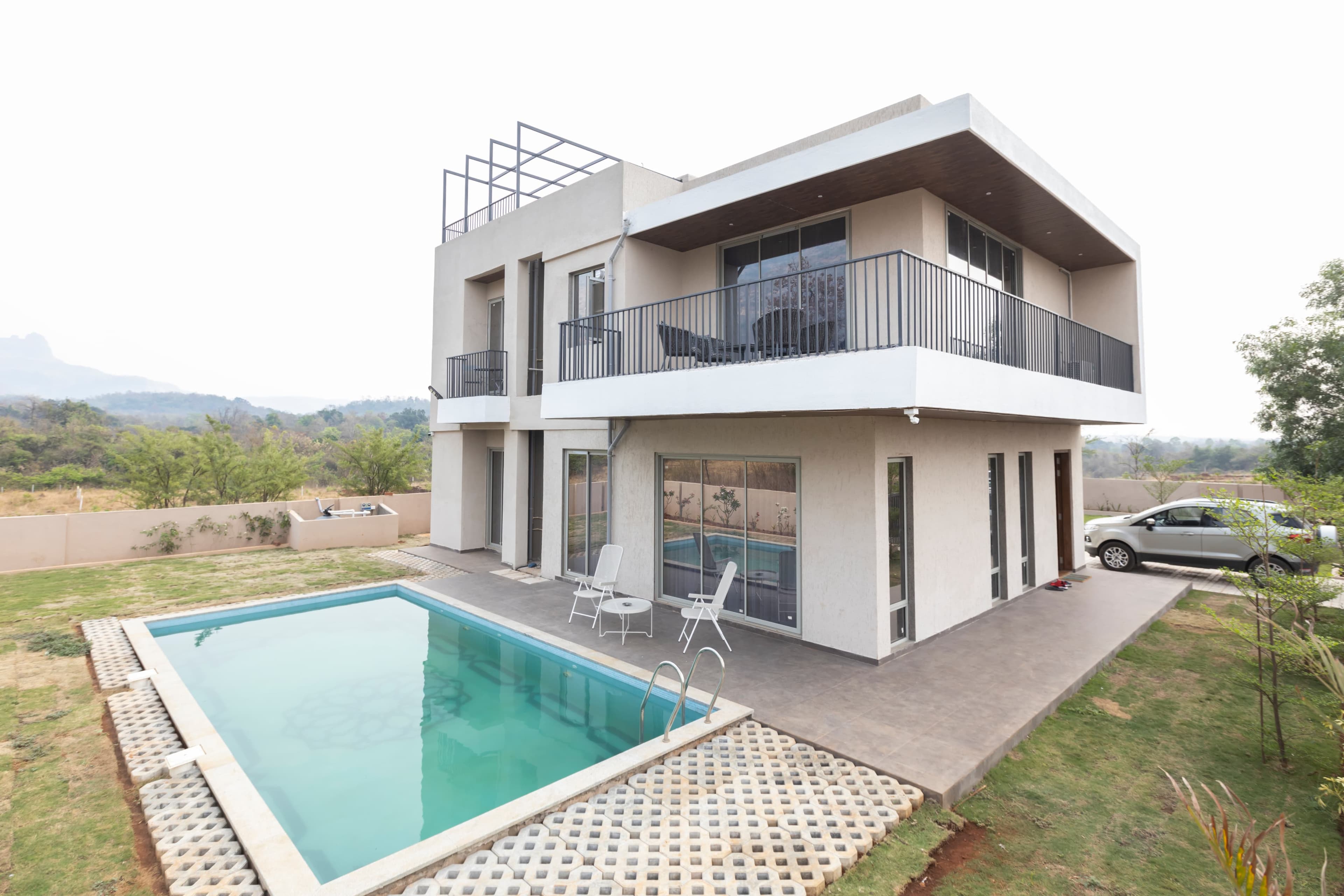 Red 3.5BHK
